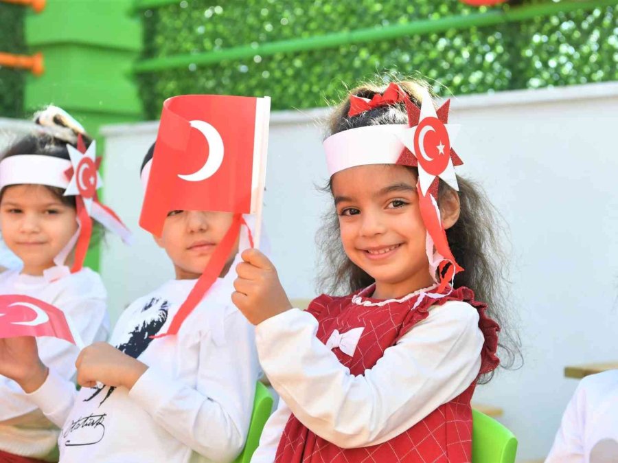 Konyaaltı Kreşlerinde Cumhuriyet Coşkusu