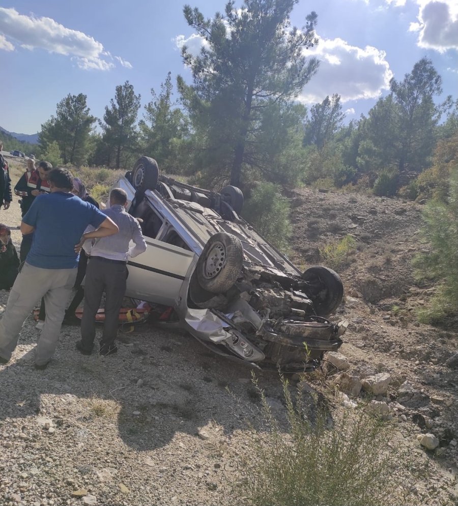 Antalya’da Trafik Kazası: 3 Yaralı