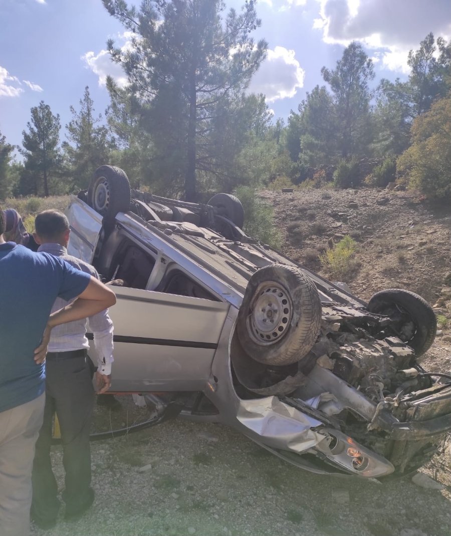 Antalya’da Trafik Kazası: 3 Yaralı
