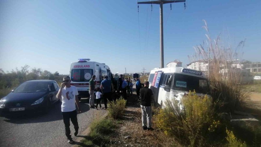 Kaza Sonrası Büyük Korku Yaşayan Rus Kadın Turist Çocuğuna Sarılarak Teselli Buldu