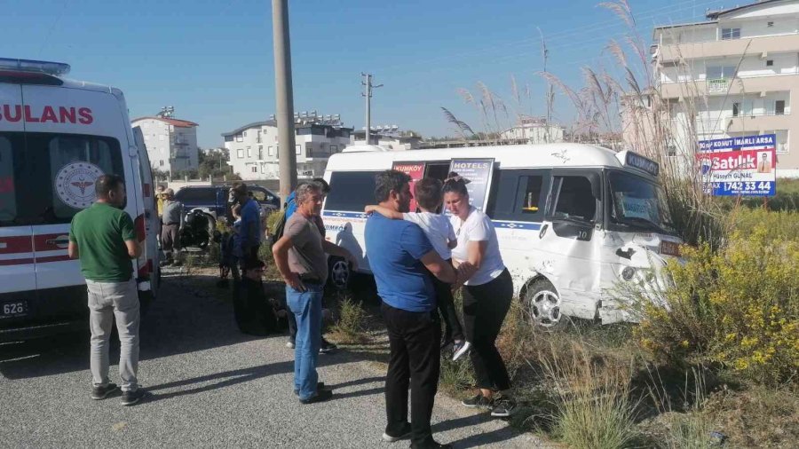 Kaza Sonrası Büyük Korku Yaşayan Rus Kadın Turist Çocuğuna Sarılarak Teselli Buldu