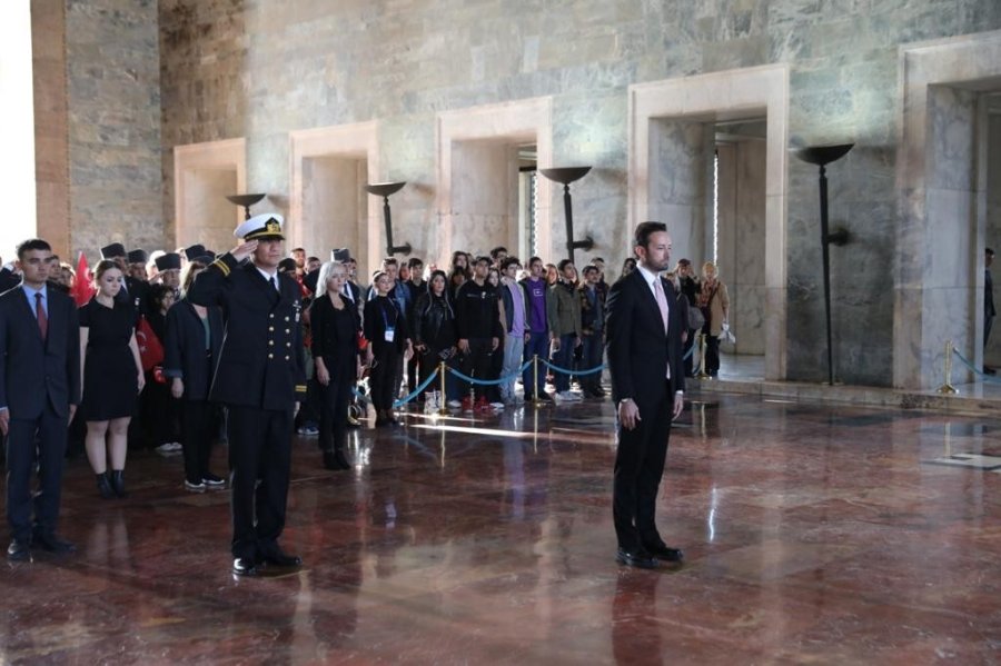 Gaziler Ve Çocuklar El Ele Anıtkabir’de