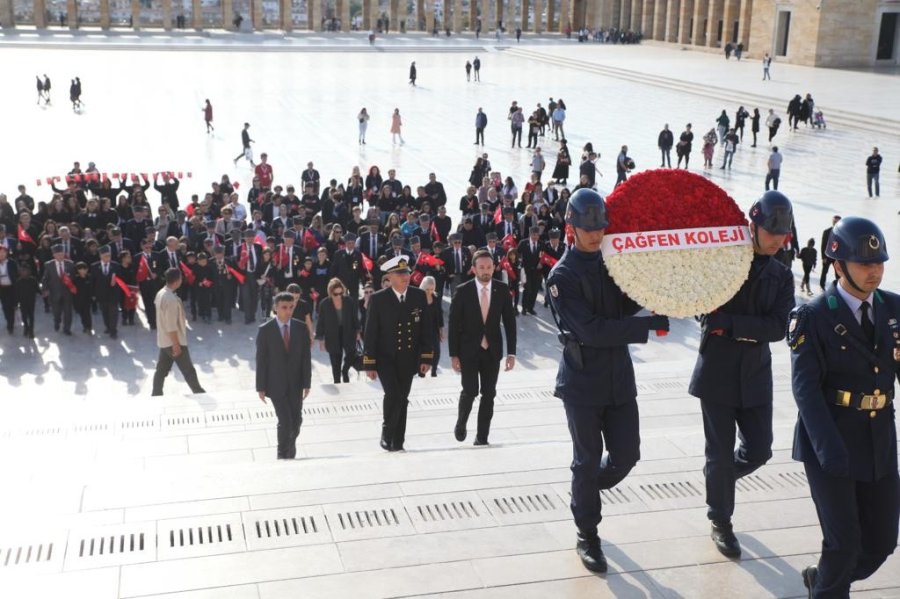 Gaziler Ve Çocuklar El Ele Anıtkabir’de