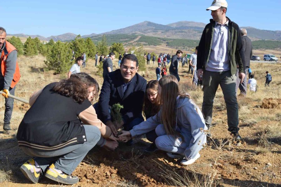 Hüyük’te Hatıra Ormanına İlçe Protokolü Fidan Dikti