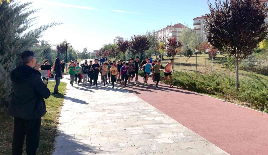 Karaman’da Atletler Cumhuriyet İçin Koştu