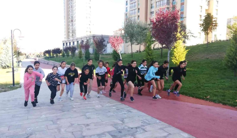 Karaman’da Atletler Cumhuriyet İçin Koştu