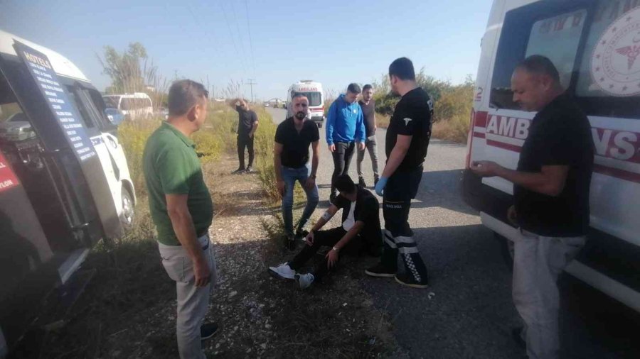 Kaza Sonrası Büyük Korku Yaşayan Rus Kadın Turist Çocuğuna Sarılarak Teselli Buldu