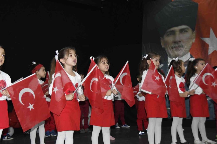 Minik Öğrencilerden Büyük Gösteri