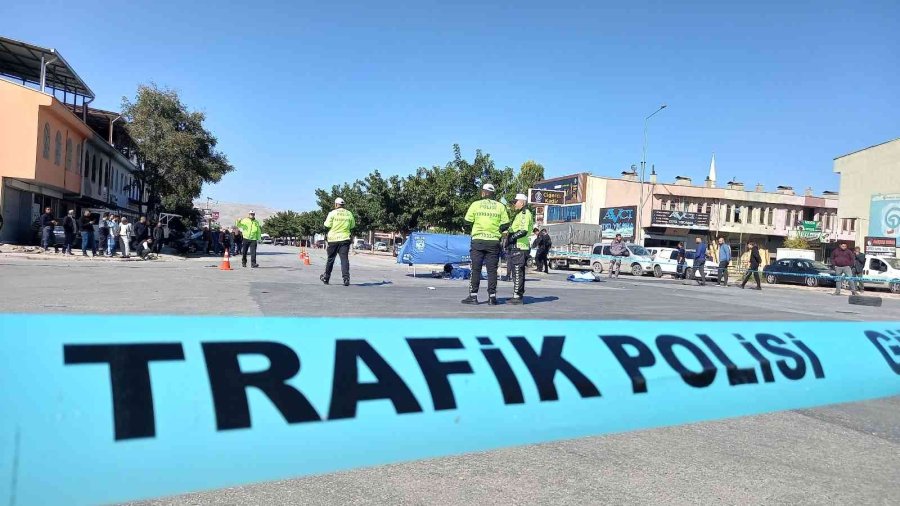 Konya’da Motosiklet Tır İle Çarpıştı: 2 Ölü