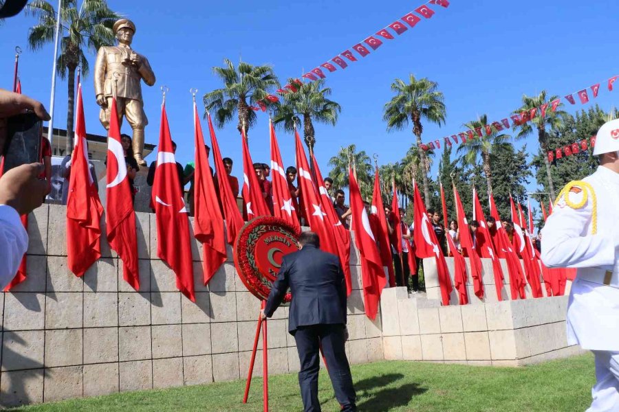 Mersin’de Cumhuriyet Bayramı Kutlamaları Çelenk Sunumuyla Başladı