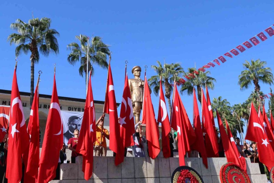 Mersin’de Cumhuriyet Bayramı Kutlamaları Çelenk Sunumuyla Başladı