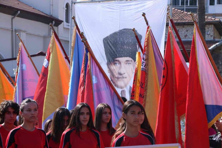 Mersin’de Cumhuriyet Bayramı Kutlamaları Çelenk Sunumuyla Başladı