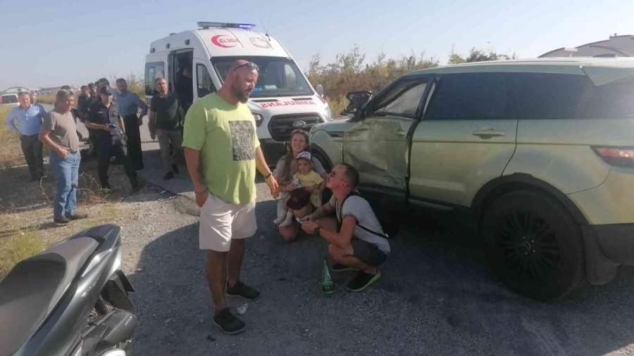 Kaza Sonrası Büyük Korku Yaşayan Rus Kadın Turist Çocuğuna Sarılarak Teselli Buldu