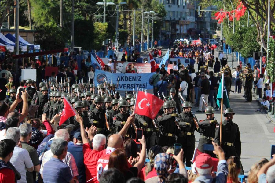 Antalya’da 29 Ekim Cumhuriyet Bayramı Coşkuyla Kutlandı