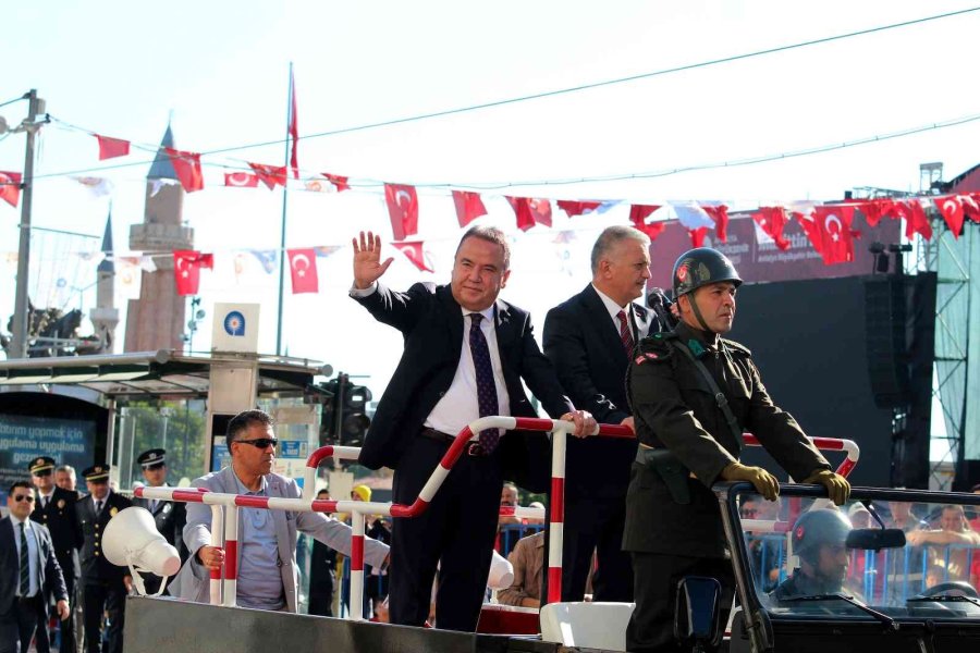 Antalya’da 29 Ekim Cumhuriyet Bayramı Coşkuyla Kutlandı