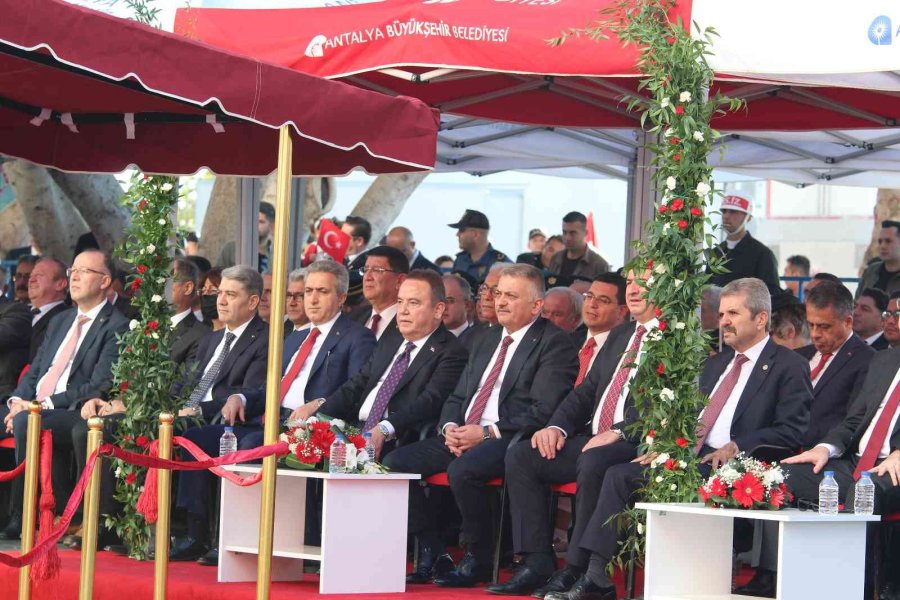 Antalya’da 29 Ekim Cumhuriyet Bayramı Coşkuyla Kutlandı