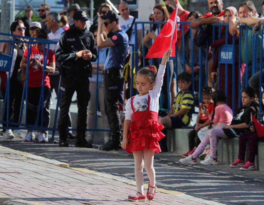 Antalya’da 29 Ekim Cumhuriyet Bayramı Coşkuyla Kutlandı