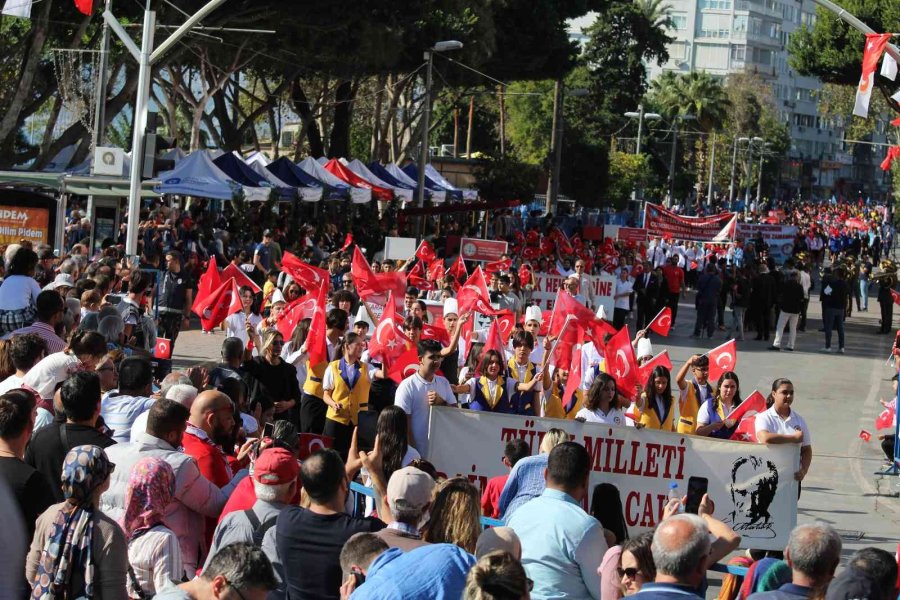 Antalya’da 29 Ekim Cumhuriyet Bayramı Coşkuyla Kutlandı