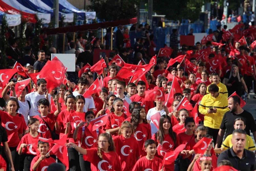 Antalya’da 29 Ekim Cumhuriyet Bayramı Coşkuyla Kutlandı