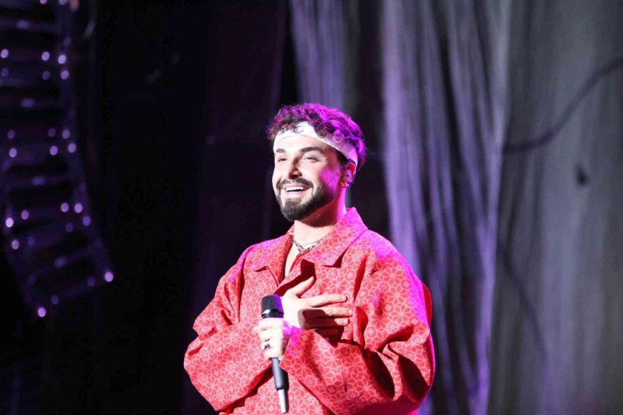 Antalya’da Cumhuriyet’in 99. Yıl Dönümünde Fener Alayı Ve Sefo Konseri