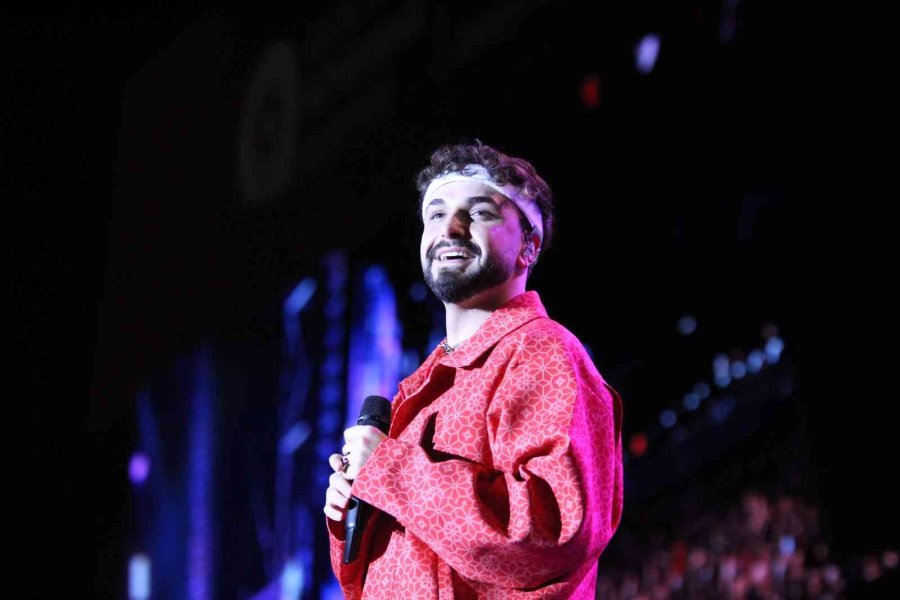 Antalya’da Cumhuriyet’in 99. Yıl Dönümünde Fener Alayı Ve Sefo Konseri