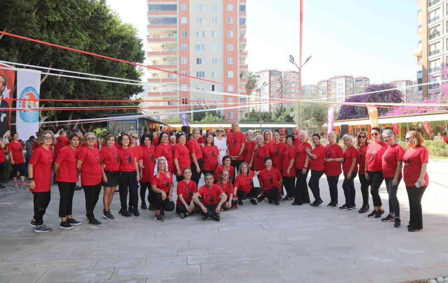 Mezitli’de ’99. Yılda 99 Zeybek’ Gösterisi