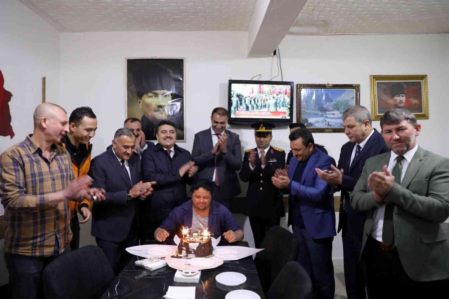 Develi Protokolü’nden ’gülü Ramço’ya Doğum Günü Sürprizi