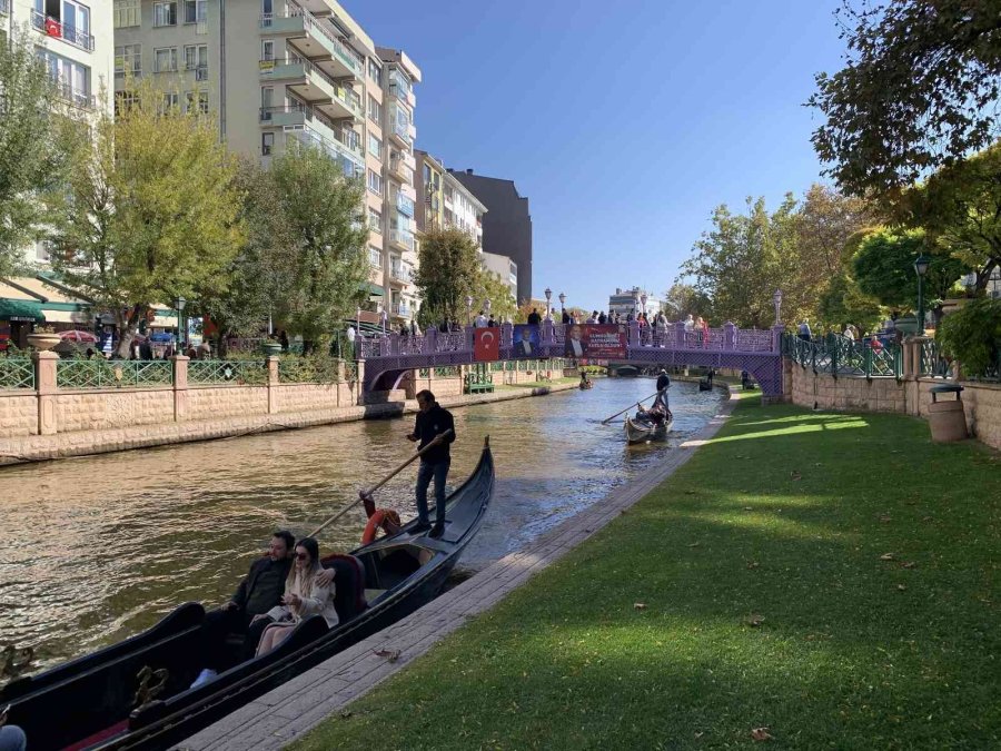 Cumhuriyet Bayramı’nda Gondol Seferlerinin Ardı Arkası Kesilmedi