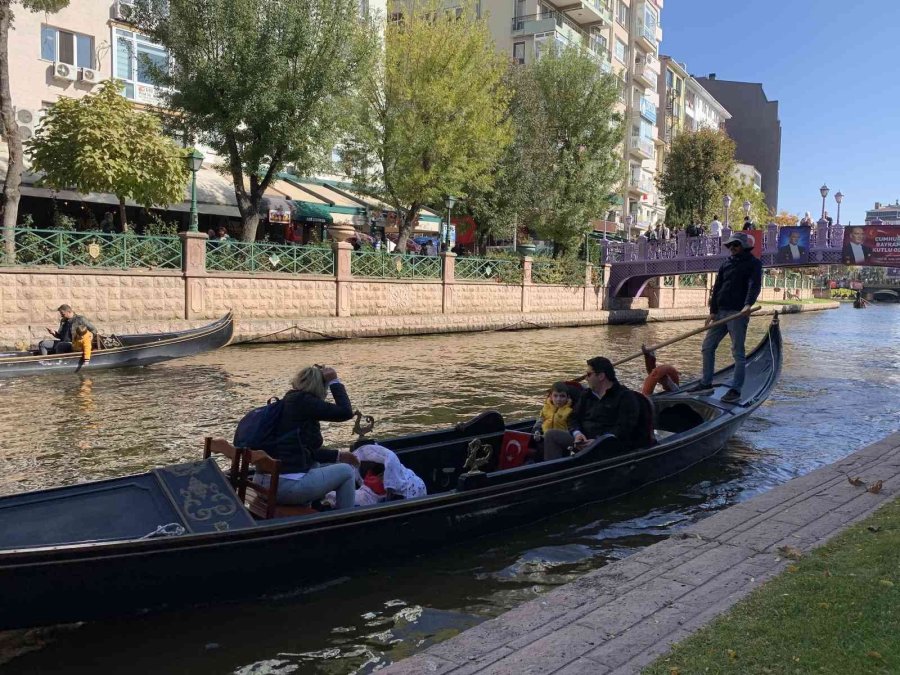 Cumhuriyet Bayramı’nda Gondol Seferlerinin Ardı Arkası Kesilmedi