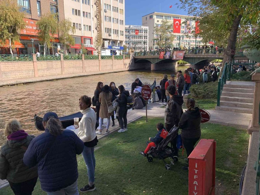 Cumhuriyet Bayramı’nda Gondol Seferlerinin Ardı Arkası Kesilmedi