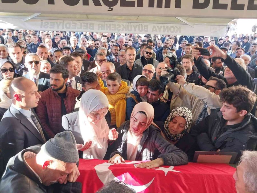 Akşener, Vefat Eden Konya İl Başkanı Tozoğlu’nun Cenazesine Katıldı