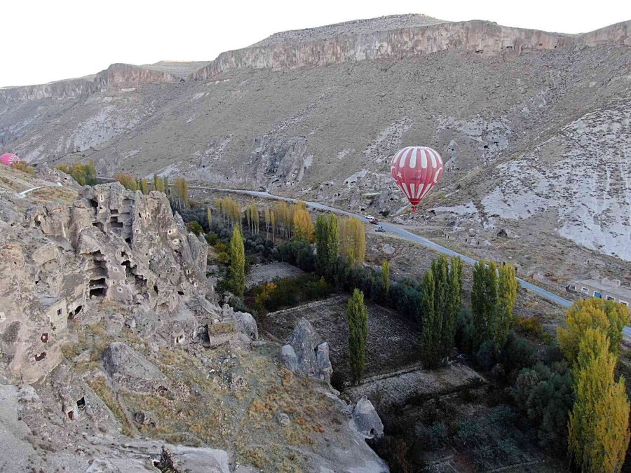 Kayseri’den Türk Bayraklı Sıcak Hava Balonları Havalandı