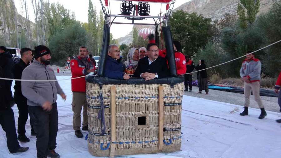 Kayseri’den Türk Bayraklı Sıcak Hava Balonları Havalandı