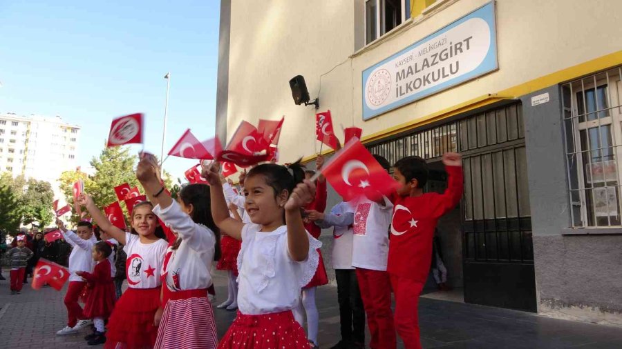 Okullarda ’cumhuriyet’ Coşkusu