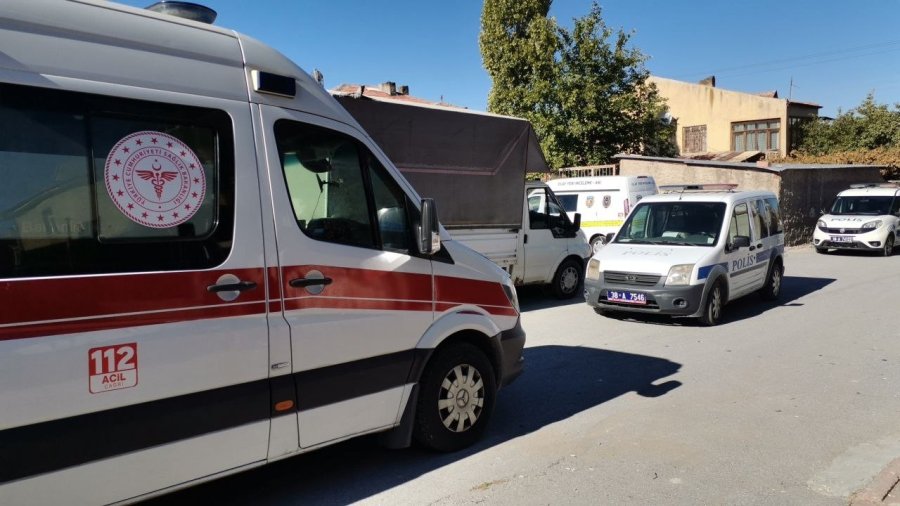 Kayseri’de Otomobil İçerisinde Kadın Ve Erkek Cesedi Bulundu