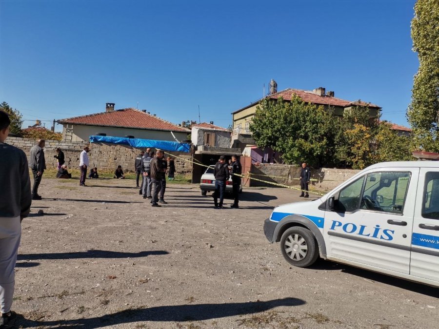 Kayseri’de Otomobil İçerisinde Kadın Ve Erkek Cesedi Bulundu