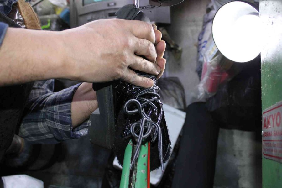 Kış Mevsimi İle Ayakkabıcılar Çarşısında Yoğunluk Başladı