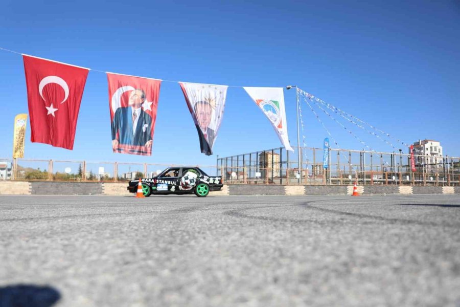 Heyecan Ve Aksiyon Dolu Oto Slalom Yarışmasına Yoğun İlgi