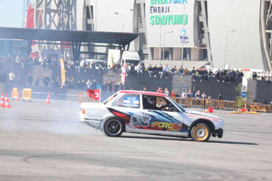 Heyecan Ve Aksiyon Dolu Oto Slalom Yarışmasına Yoğun İlgi