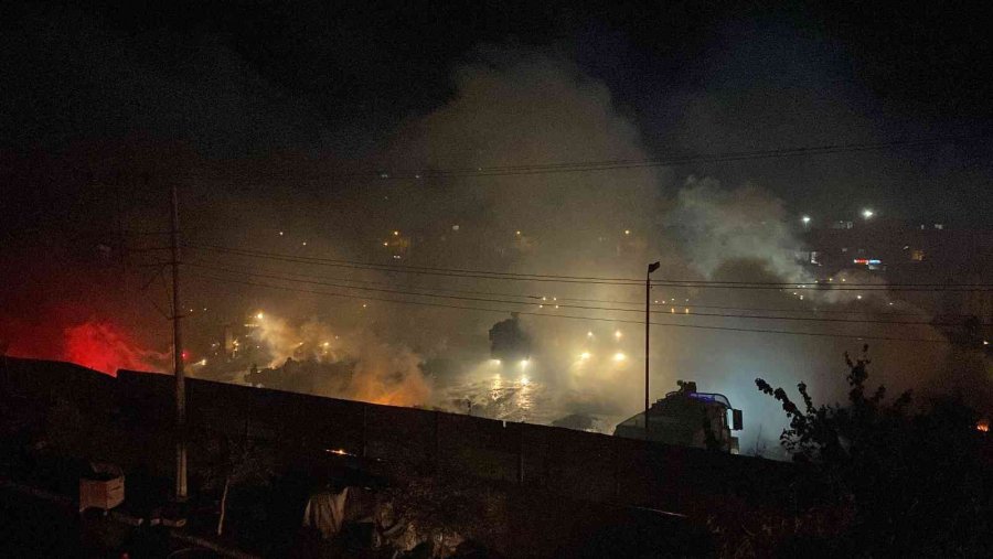 Mersin’de Palet Fabrikasındaki Yangın Kontrol Altına Alındı