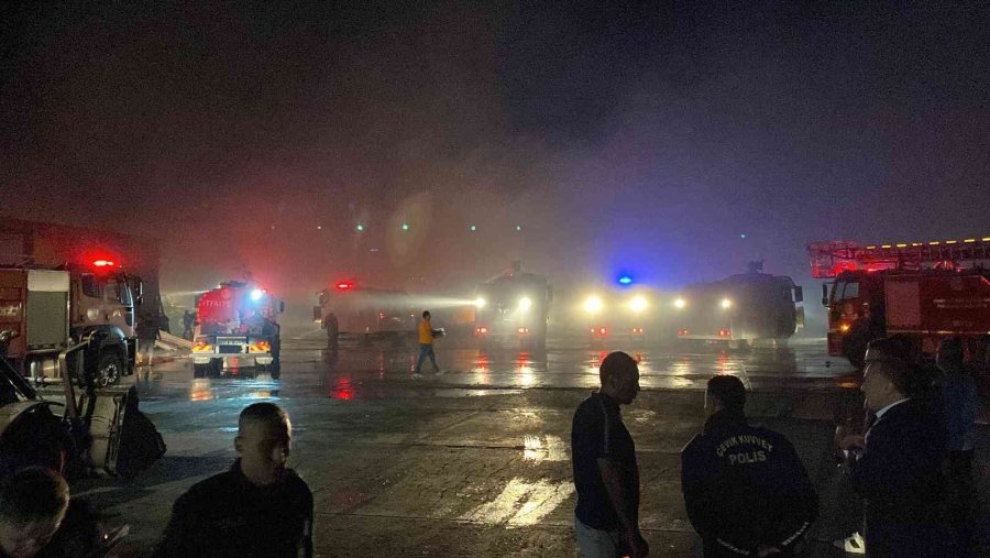 Mersin’de Palet Fabrikasındaki Yangın Kontrol Altına Alındı