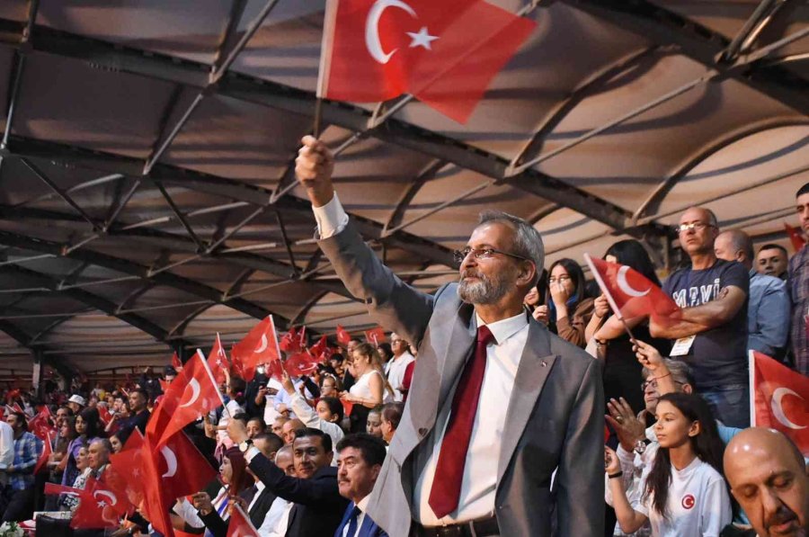 Tarsus’ta Haluk Levent Coşkusu