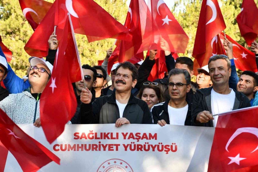 Adliye Çalışanları ’cumhuriyet Yürüyüşü’nde Buluştu