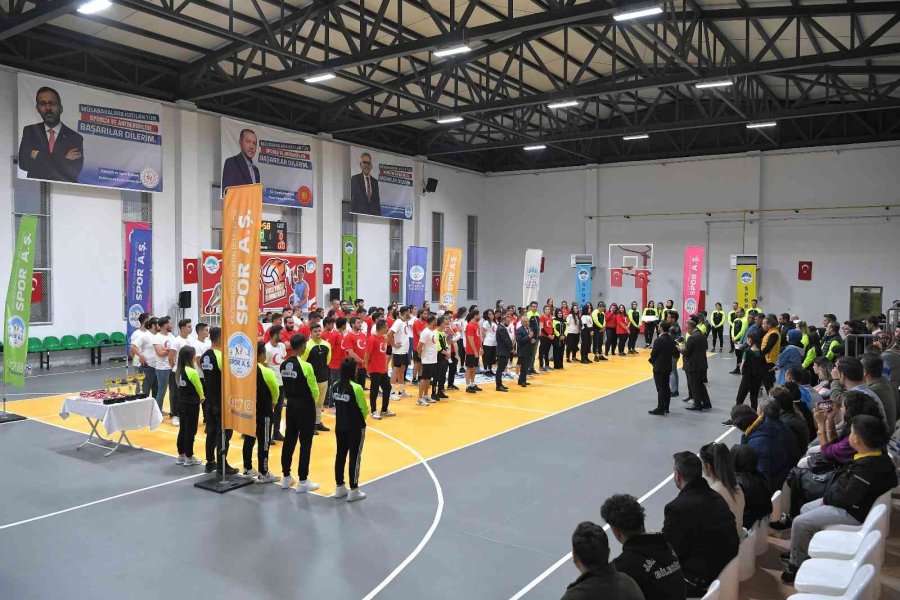 Büyükkılıç, Sporcuların Cumhuriyet Coşkusuna Ortak Oldu