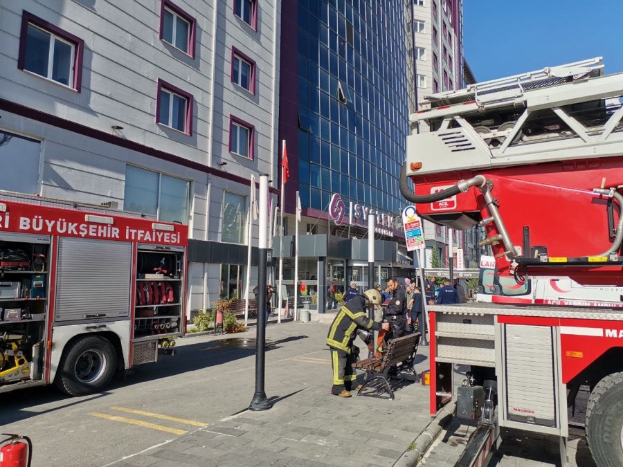 Hastanede Yangın Çıktı, Hastalar Tahliye Edildi