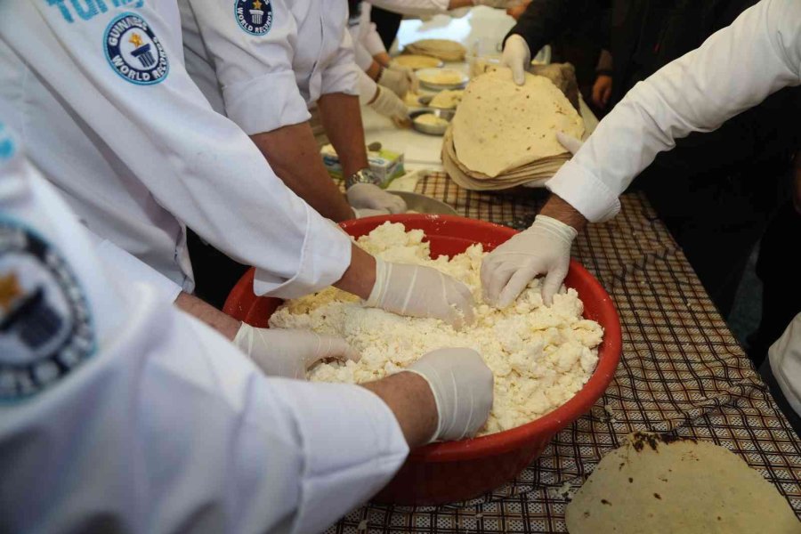 Konya Büyükşehir Kızılören’de Mağaradan Peynir Çıkarma Geleneğini Yaşatıyor