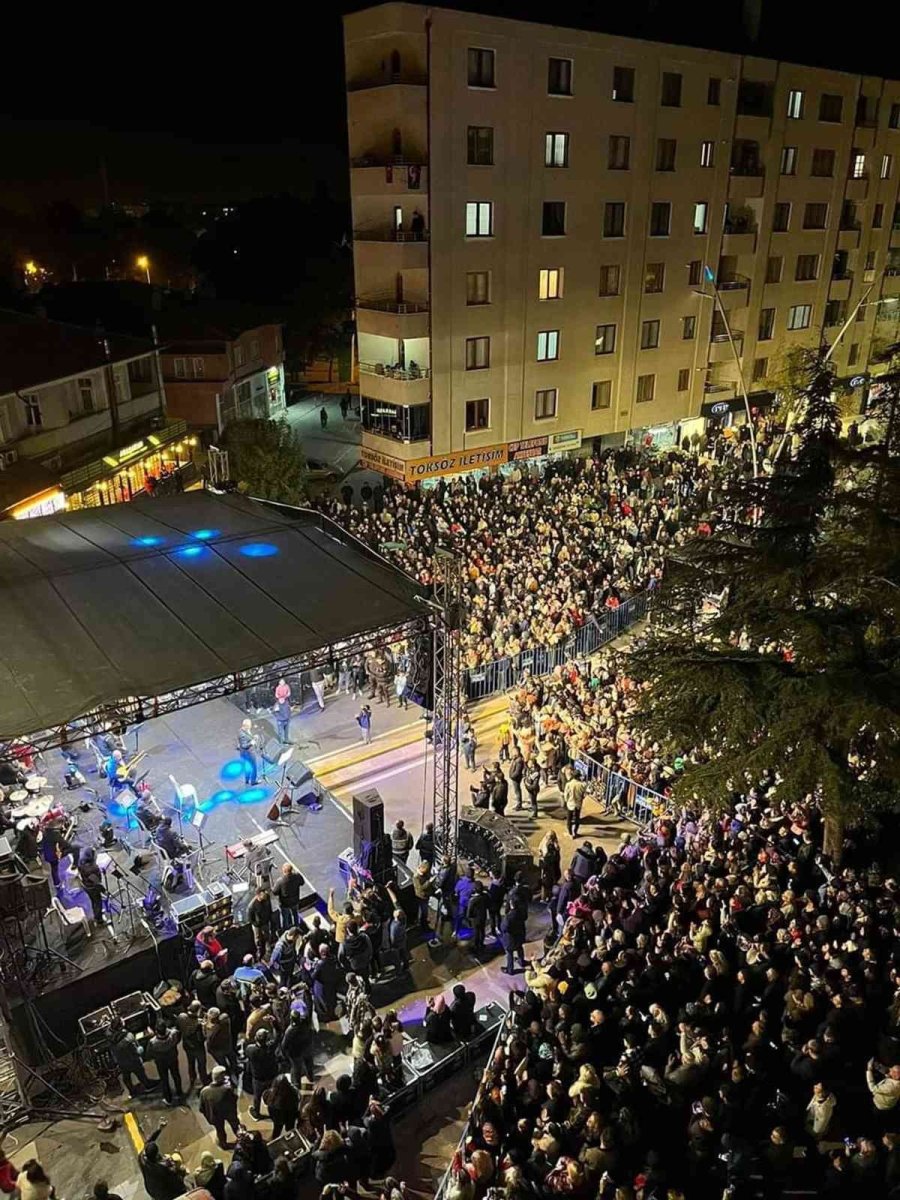 Konya Büyükşehir Akşehir Ve Ereğli’de Cumhuriyet Konserleri Düzenledi