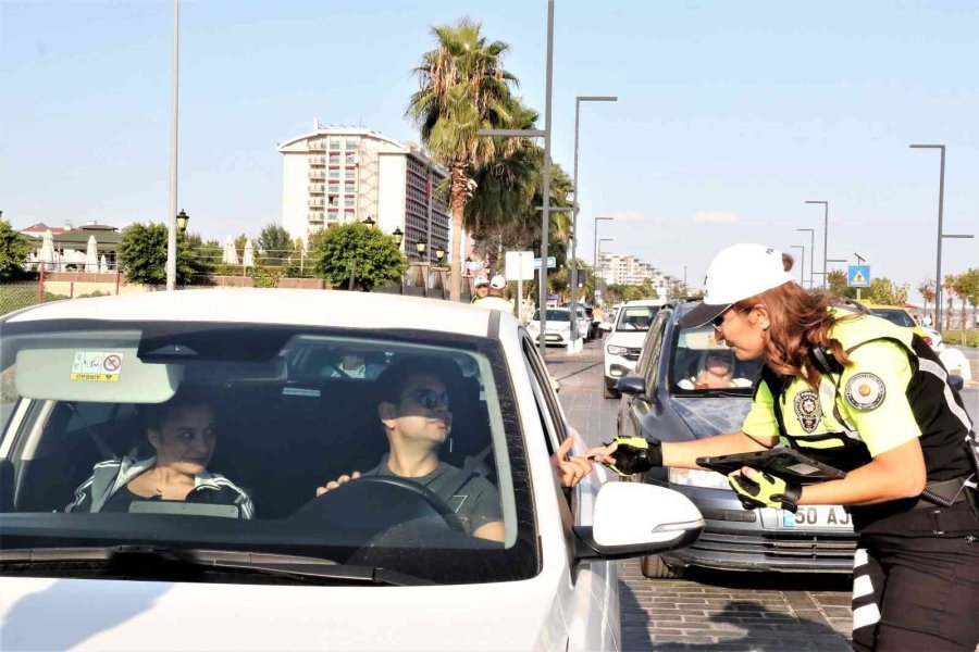 40 Kişilik Şahin Timinin Hülya Ablası Kural Tanımaz Sürücülere Nefes Aldırmıyor