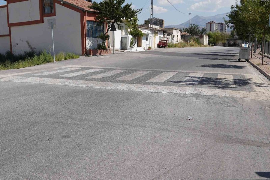 Yaya Yolu Ve Çevre Düzenleme Çalışması İle Melikgazi Yenileniyor