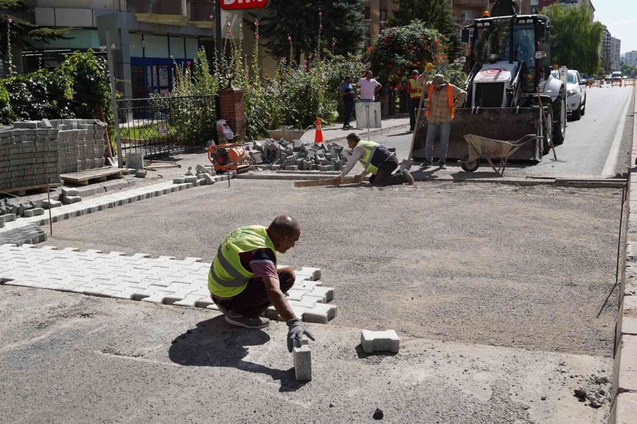 Yaya Yolu Ve Çevre Düzenleme Çalışması İle Melikgazi Yenileniyor
